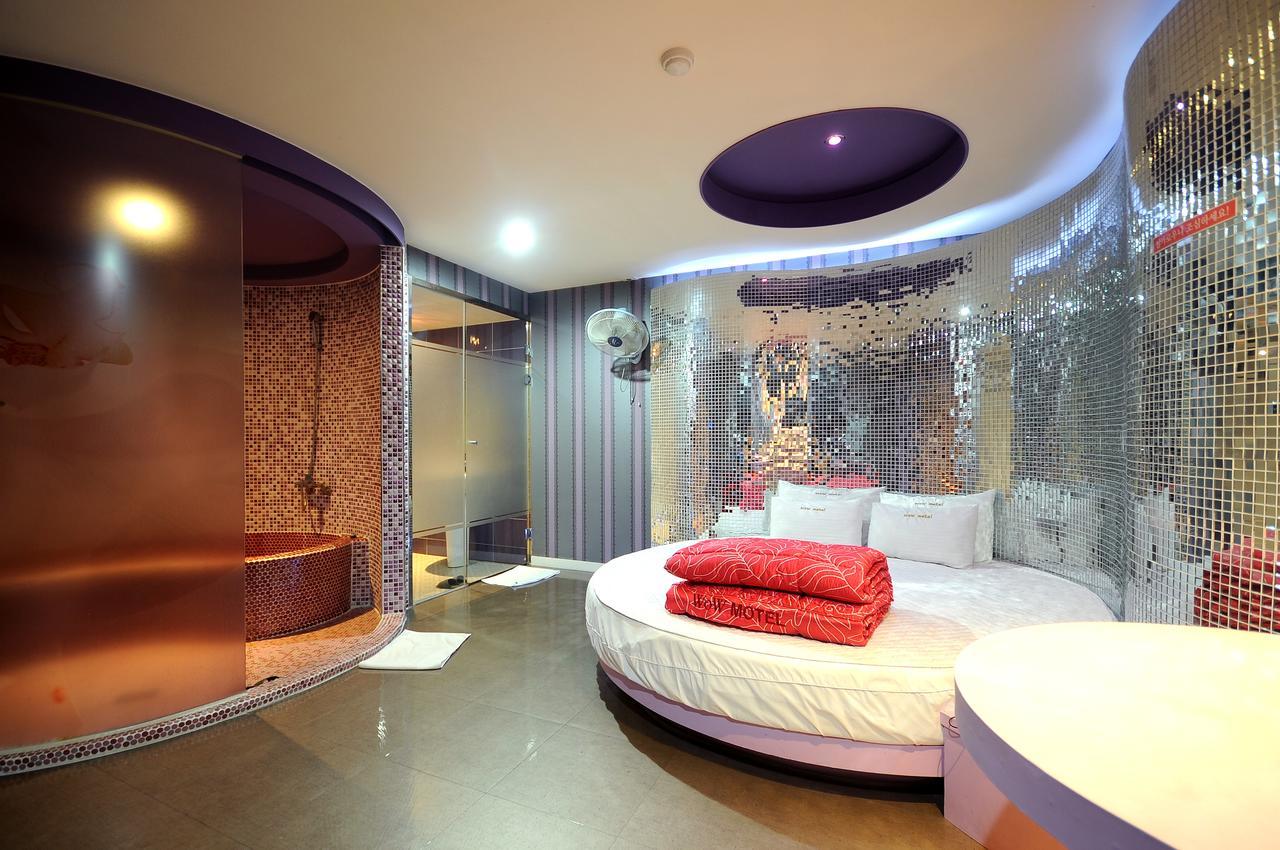 Wow Motel Busan Bagian luar foto